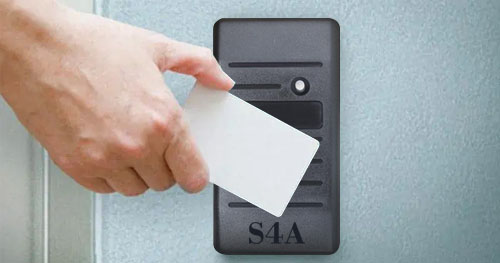 Aplicación y flexibilidad del lector de tarjetas de control de acceso.